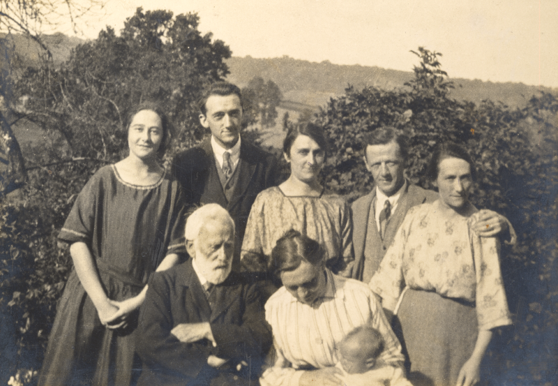 Thomas Henry Duckworth and family at Somerton -  c.1922